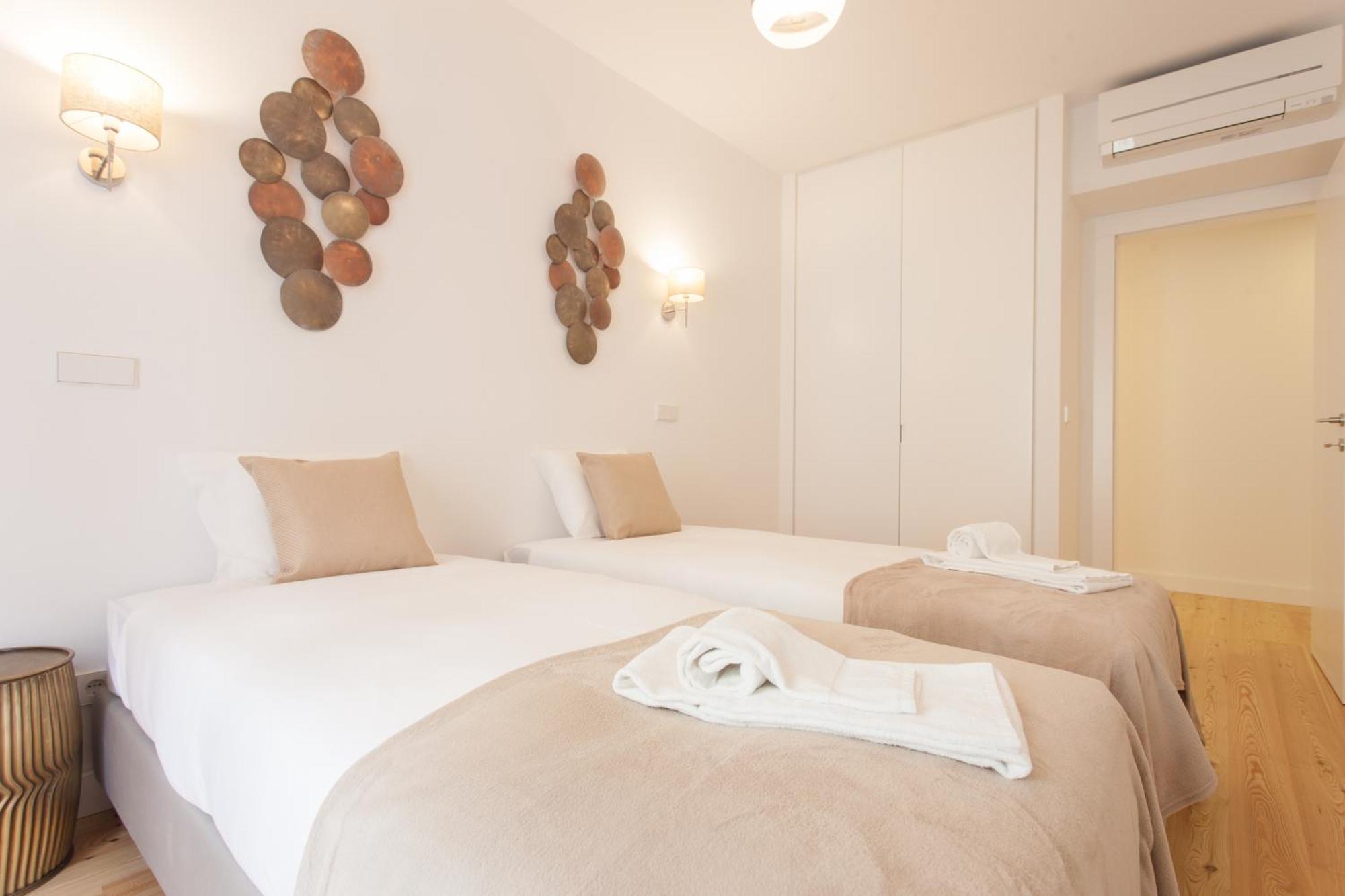 Mouraria Blue Three-Bedroom Apartment W/ Parking - By Lu Holidays Lisbon Exterior photo