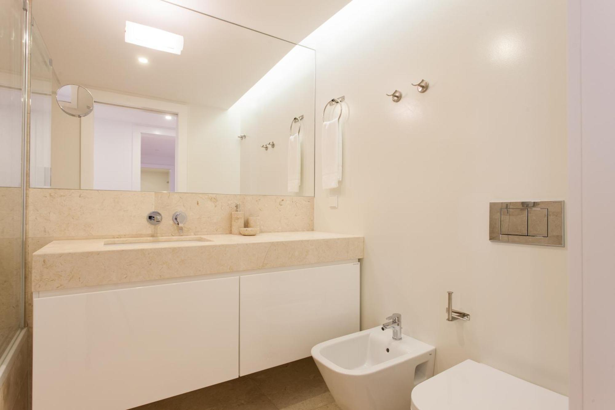 Mouraria Blue Three-Bedroom Apartment W/ Parking - By Lu Holidays Lisbon Exterior photo